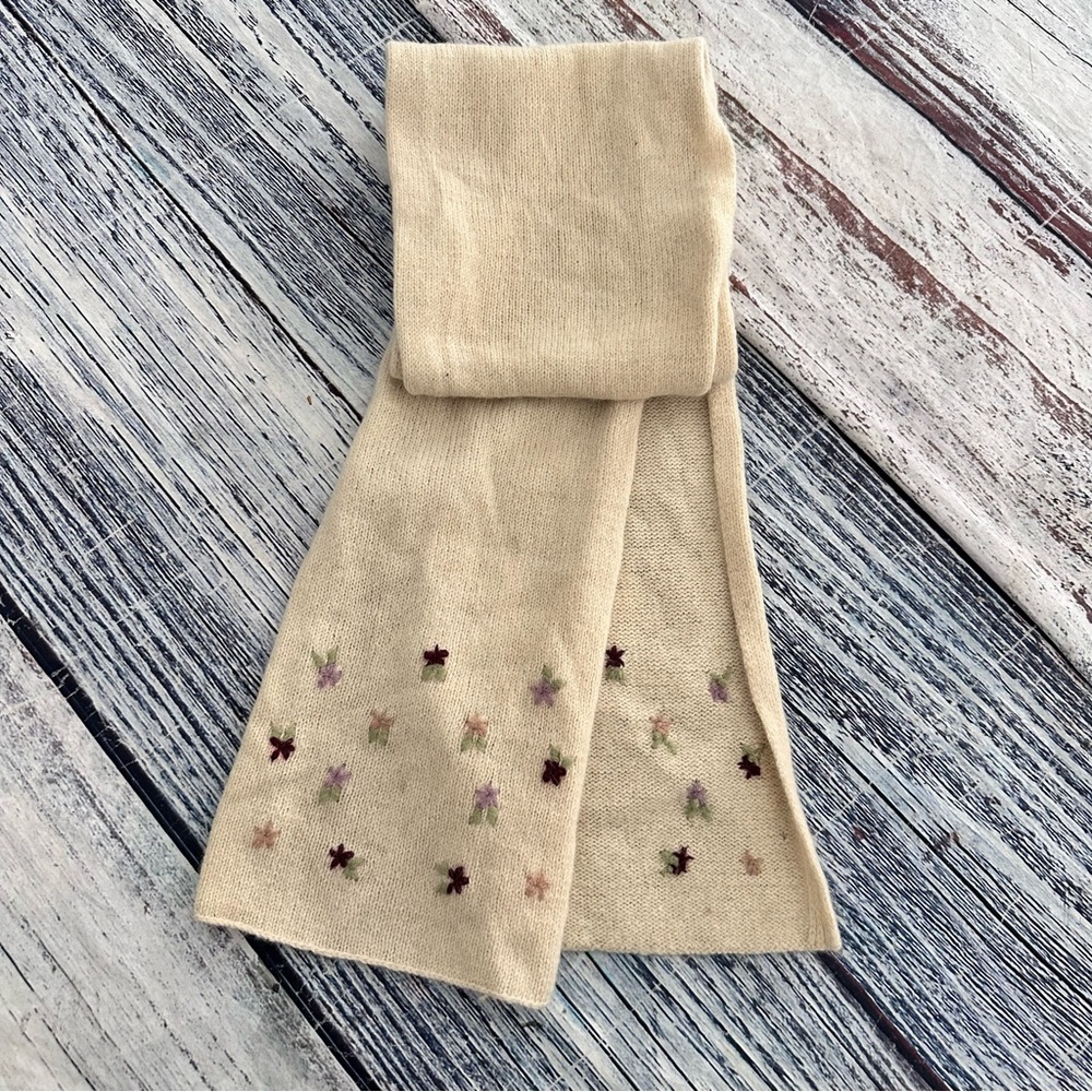 Vintage Y2K Wool Cream Scarf with Floral Embroidery - Picture 2 of 7